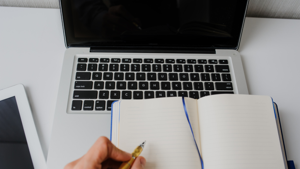 Schneeballprinzip bei der Literaturrecherche – so findest du relevante Quellen